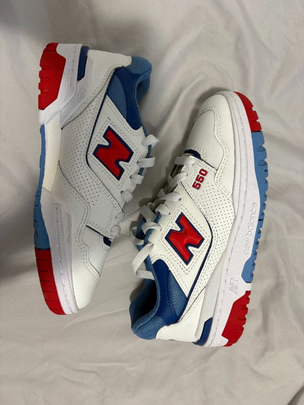 NEW - New Balance 550 White/Blue/Red Sneakers - mens us 5/womens us 6.5 - Picture 1 of 2